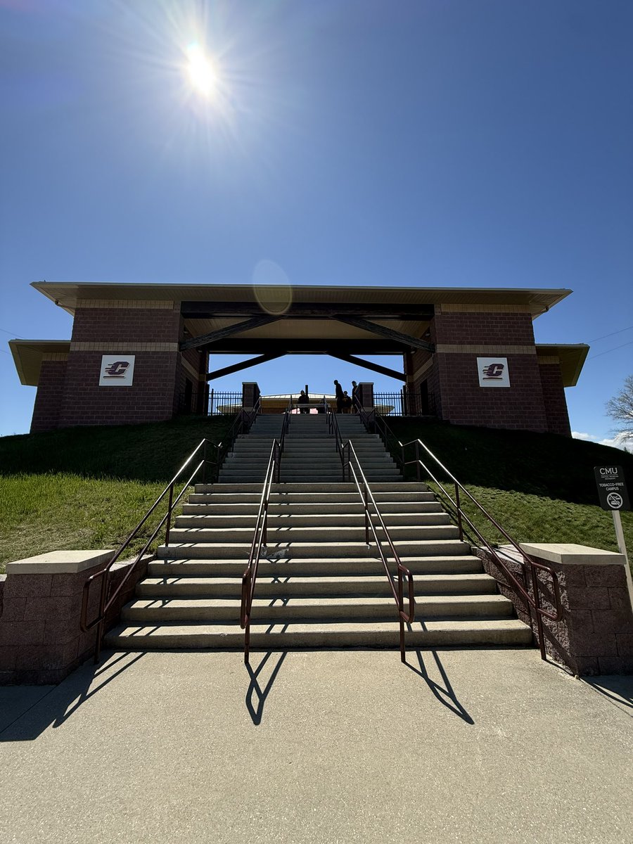 AdamJaksa's tweet photo. Absolute gorgeous day for ball up here at Mount Theunissen. 

Never will take this facility for granted, one of the best in the entire Midwest. 

#FireUpChips | #WeDo | #MACtion https://t.co/DArdDC1S5t