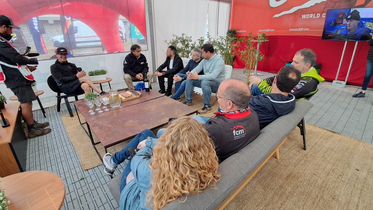 esportcat's tweet image. 👏 Aquest cap de setmana se celebra a Oliana la segona ronda del Mundial Enduro GP, una cita que ha aplegat 144 pilots d'arreu del món

🔝El SG @abelgama77 ha fet suport al sector del motor assistint a la competició

#esportcat