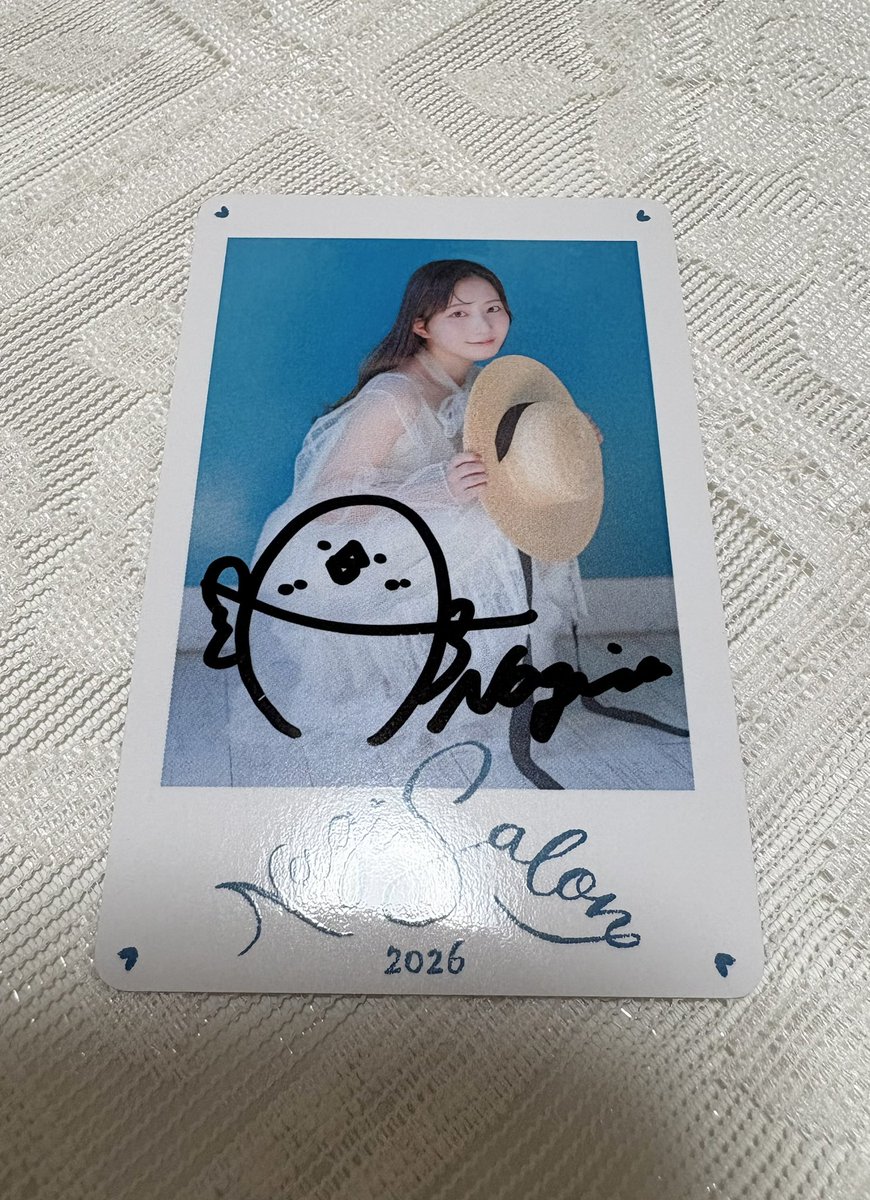 青山さんのサイン入りチェキ風カード、初めて当たった…！！！ 嬉し