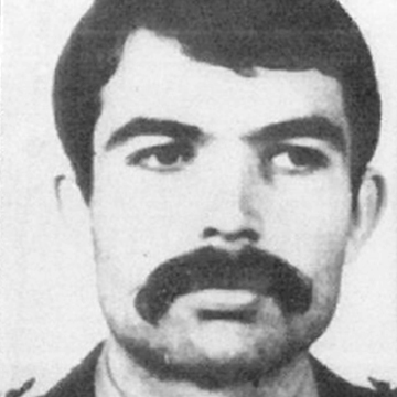 _FundacionVT's tweet image. Siempre en la #memoria. El 02-05-79, ANTONIO PEÑA SOLIS, agente @guardiacivil, fue asesinado en Ordicia por #ETA. El vehículo que ocupaba, junto a otro compañero, fue ametrallado cuando se dirigían a Correos para recoger la correspondencia. Tenía 26 años.
rtve.es/memoriadevida/…