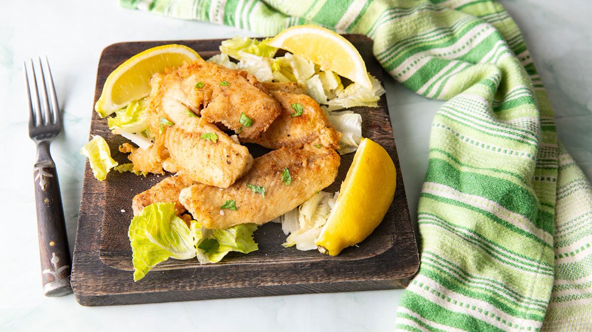 binky2245's tweet image. Pan Fried Crappie
This crappie fries up crisp with tender fish inside. Simple seasoning lets the fish shine.

A great catch to cook.

✨ Comment RECIPE and I’ll send it to you. ✨
Cornmeal or flour? 😁👇
binkysculinarycarnival.com/pan-fried-crap…

#freshfish #friedfish #binkysculinarycarnival