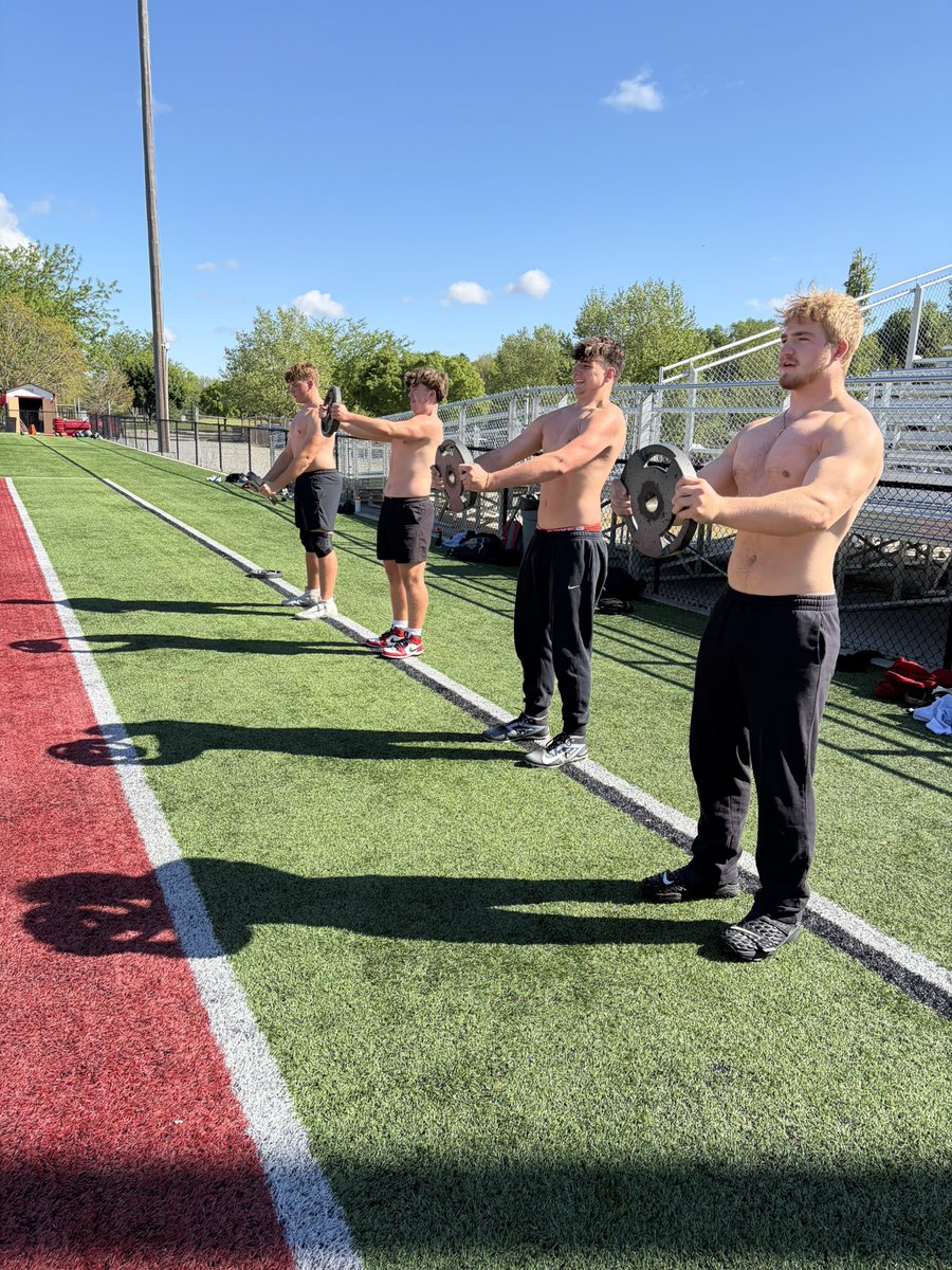 TippFB's tweet photo. No speed limits on the road to success!! It takes something special to be disciplined in all you do, especially Saturday mornings!!! These boys keep pushing to be the best!! 8 DUDES with PR’s today!! Some guys “want” it, we work for it and make it happen!!! 
#believeit 
#BTB https://t.co/KJGi1LhYnB