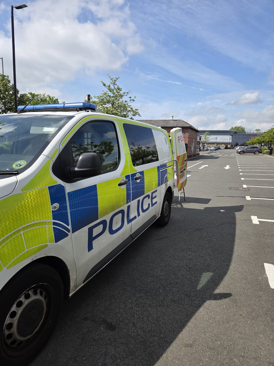 BilstonWMP's tweet photo. #Reassurance | Our PCSOs were at Bentley Bridge #Wednesfield following recent reports of #ASB. Today they offered advice on various issues and updates. Also good to see colleagues from @OFFICIALWMAS 

#Community #GoodtoTalk 

@WolvesPolice https://t.co/ehnTywK2bk