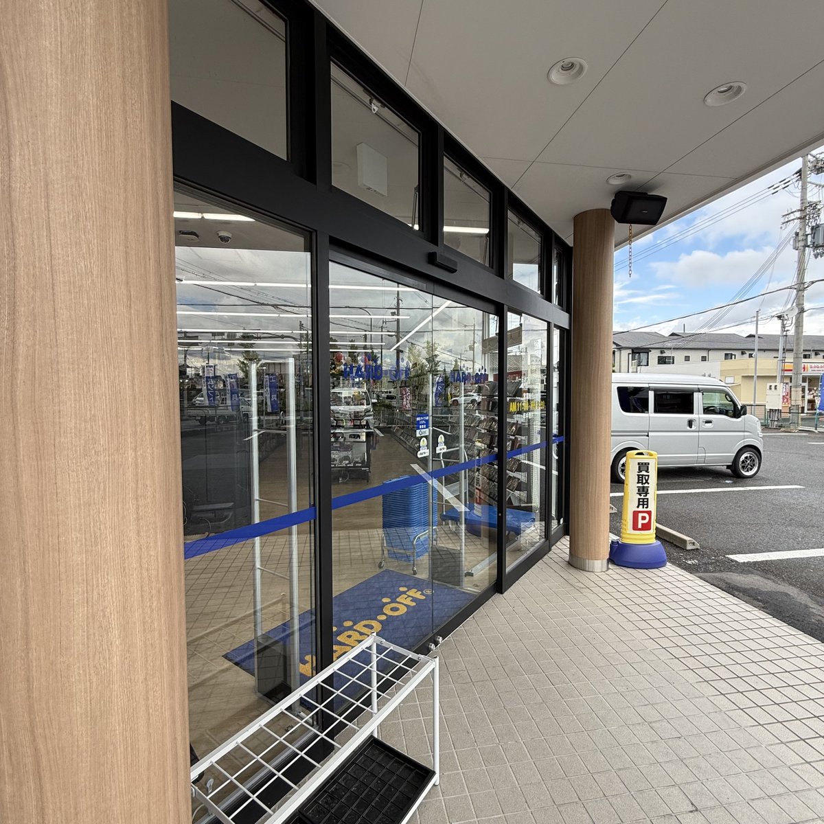 inksdesk's tweet photo. 自転車移動で実は寄りやすい
単独のハードオフ八尾萱振店

Wiiの台座がマイクスタンドとして認知されてしまっているバレてる

#ハードオフファミリー
#GWハドフめぐり https://t.co/9ksbQqNDWa