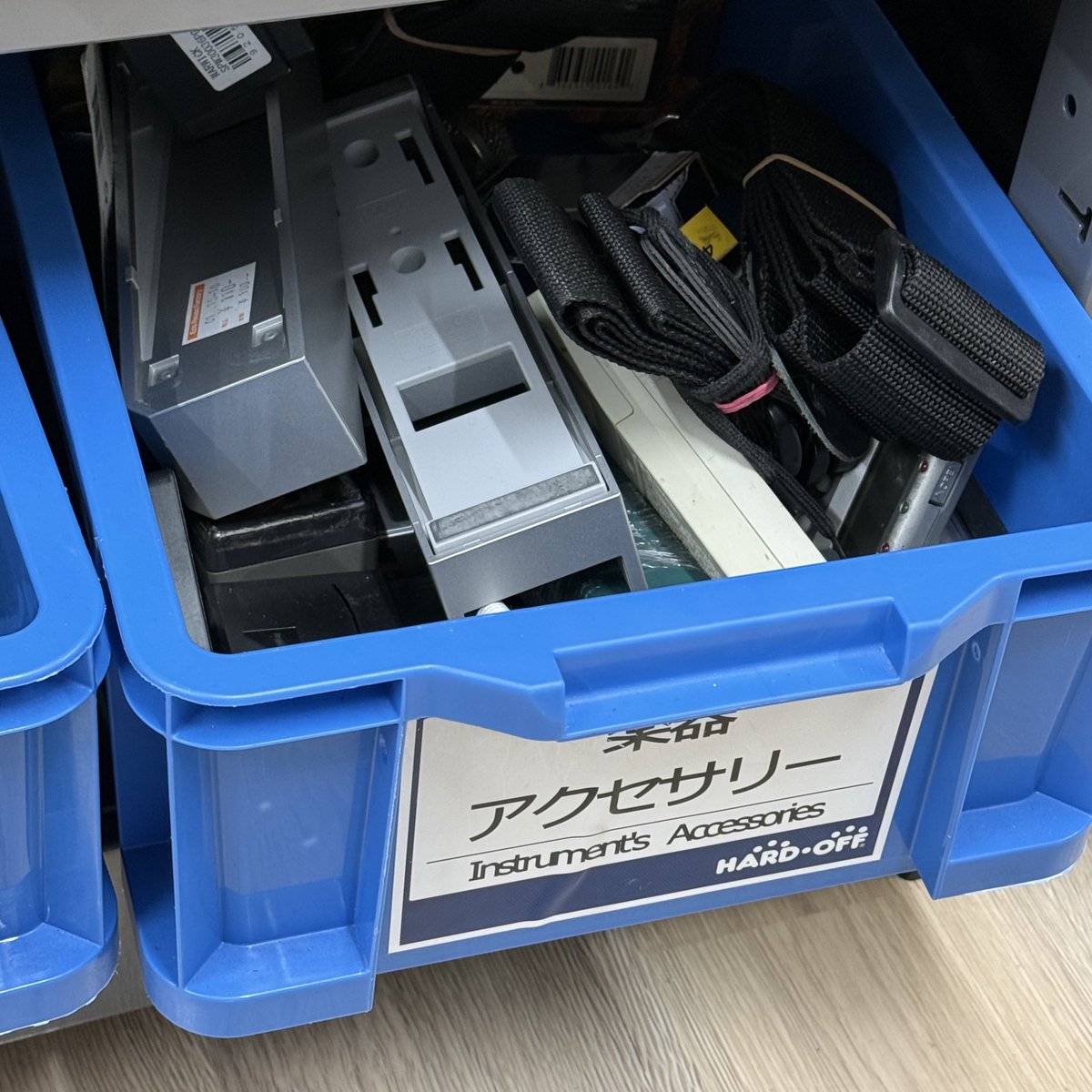 inksdesk's tweet photo. 自転車移動で実は寄りやすい
単独のハードオフ八尾萱振店

Wiiの台座がマイクスタンドとして認知されてしまっているバレてる

#ハードオフファミリー
#GWハドフめぐり https://t.co/9ksbQqNDWa