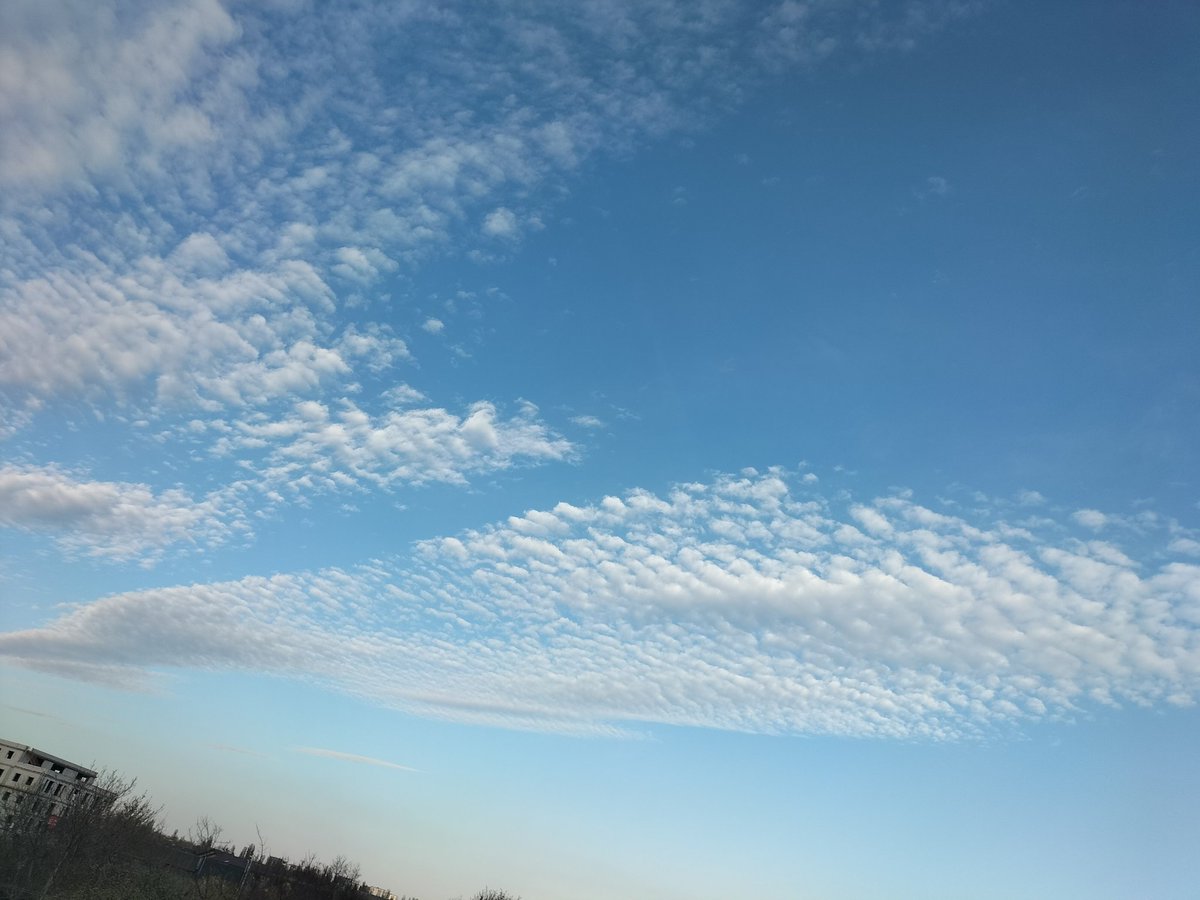 Хтось розсипав хмарки ☁️☁️☁️