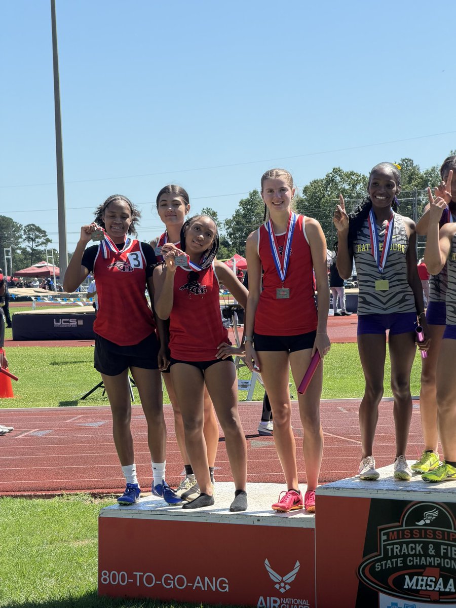 chhstrack_boys's tweet photo. 2nd place finish and new school record with time of 10:26.5! @DBcoachwms @TweetDCS_CHHS @CoachOwensCHHS @ucancallmedlow @kburnett2_ https://t.co/bgDiGOnUWq