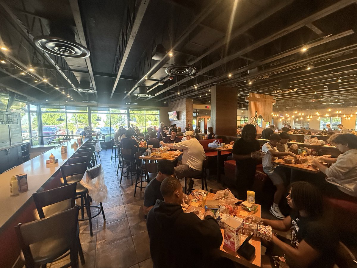 Richland_FB's tweet image. So proud of our Raiders in helping make over 4000 sandwiches for people in need!! Thankful for our guys and girls that helped today and we’re glad to emphasize that WE SERVE here at Richland!!

#WeAreRichland | #Westside | #TTP