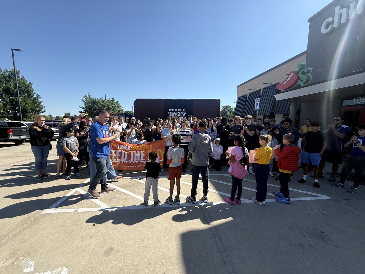Richland_FB's tweet image. So proud of our Raiders in helping make over 4000 sandwiches for people in need!! Thankful for our guys and girls that helped today and we’re glad to emphasize that WE SERVE here at Richland!!

#WeAreRichland | #Westside | #TTP