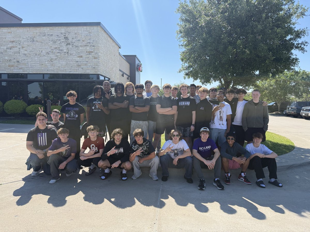 Richland_FB's tweet image. So proud of our Raiders in helping make over 4000 sandwiches for people in need!! Thankful for our guys and girls that helped today and we’re glad to emphasize that WE SERVE here at Richland!!

#WeAreRichland | #Westside | #TTP