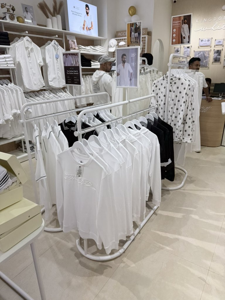 SouLSteer's tweet photo. Unique all-white store, Kingdom of White opened at DB Mall, #Gwalior. https://t.co/VBLK9H3s06