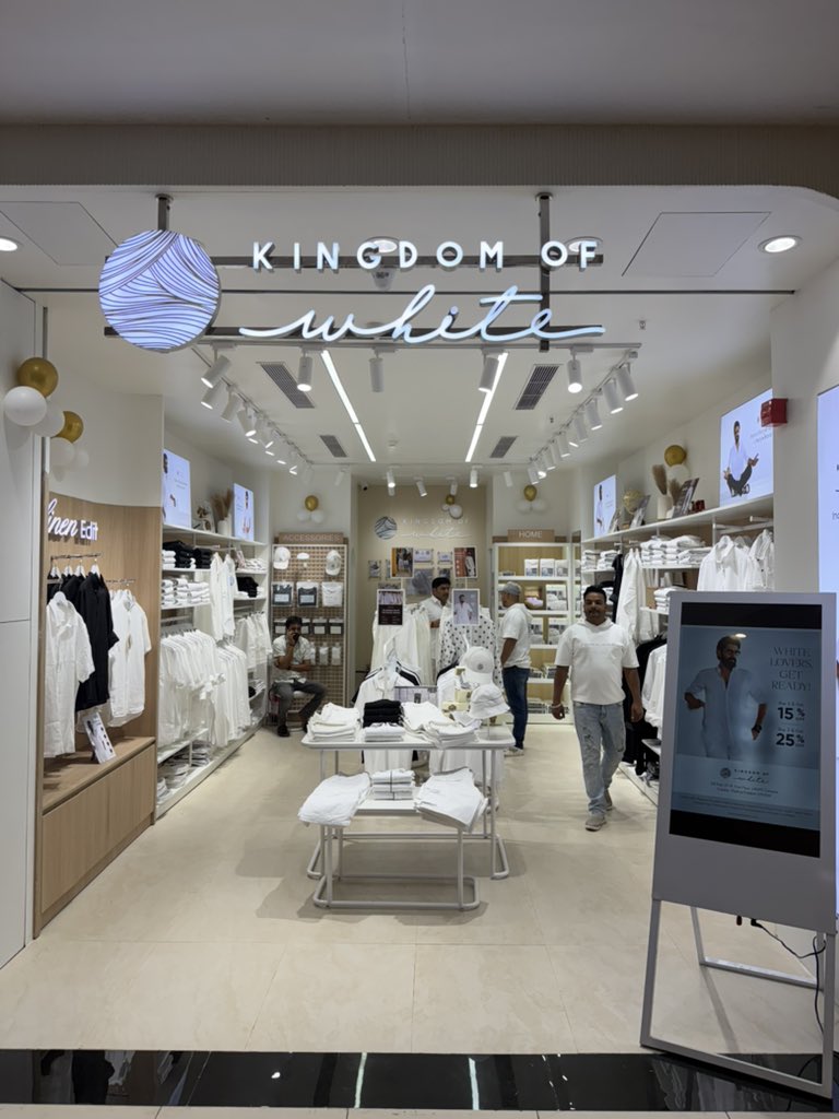 SouLSteer's tweet photo. Unique all-white store, Kingdom of White opened at DB Mall, #Gwalior. https://t.co/VBLK9H3s06