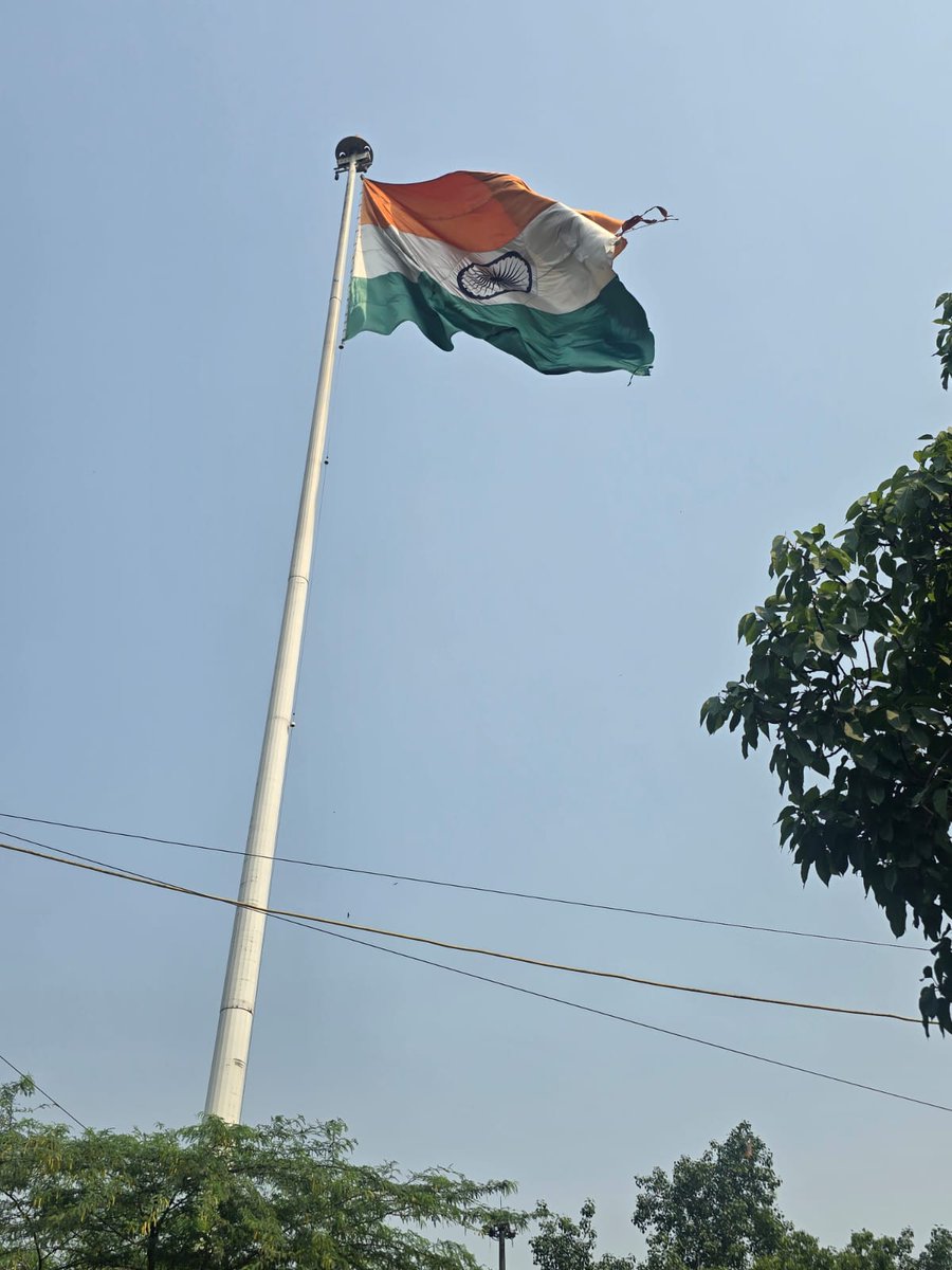 spgoswami's tweet photo. @CMODelhi @aajtak @delhigovt @dmeastdelhi I noticed that a national flag (Tiranga) installed at Shashi Garden, Patparganj in Delhi is torn and in poor condition. This is disrespectful to our national symbol. Kindly take immediate action to replace or fix it. 
Thank you. https://t.co/9lIE6v3bLb