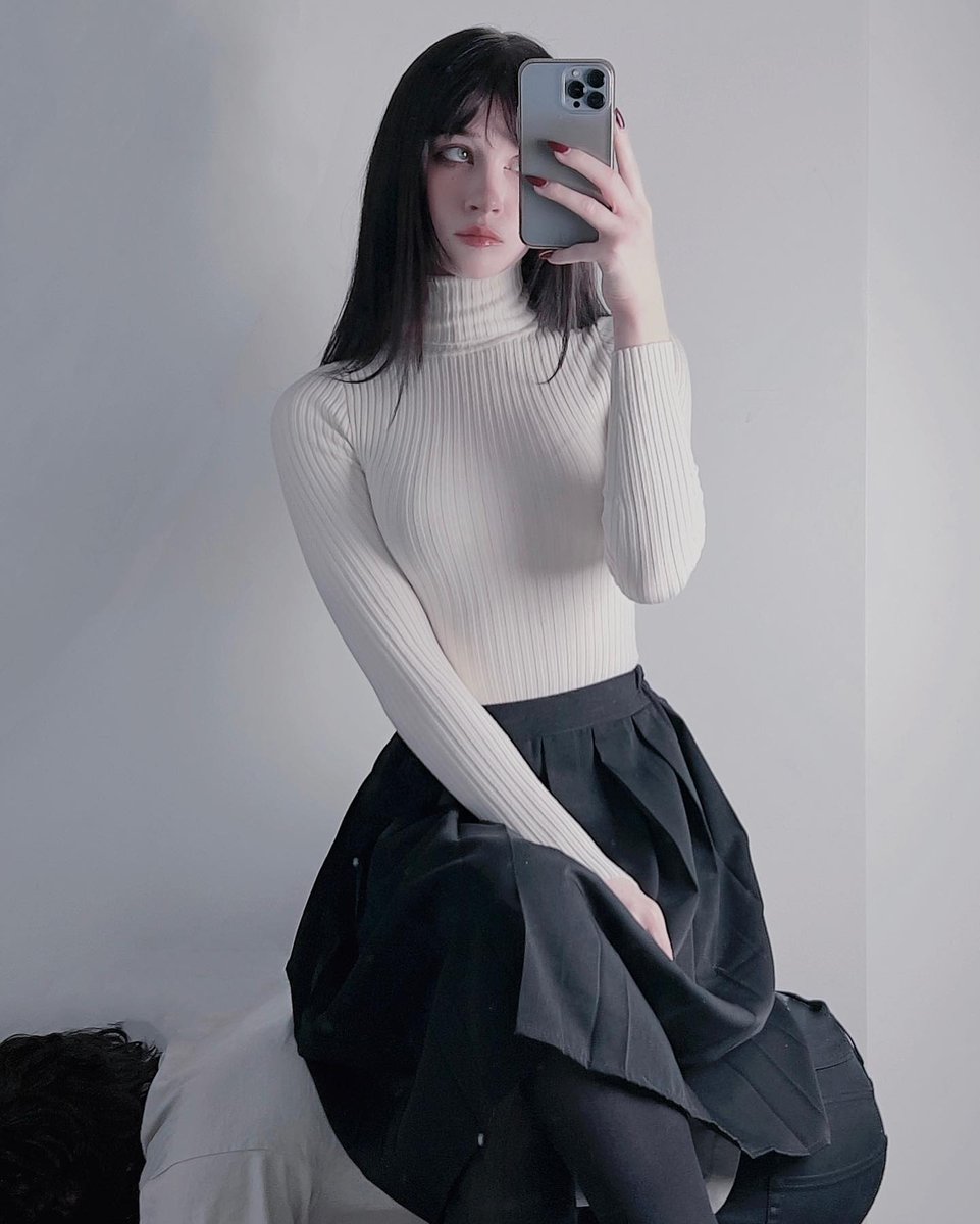 nora fawn tweet media