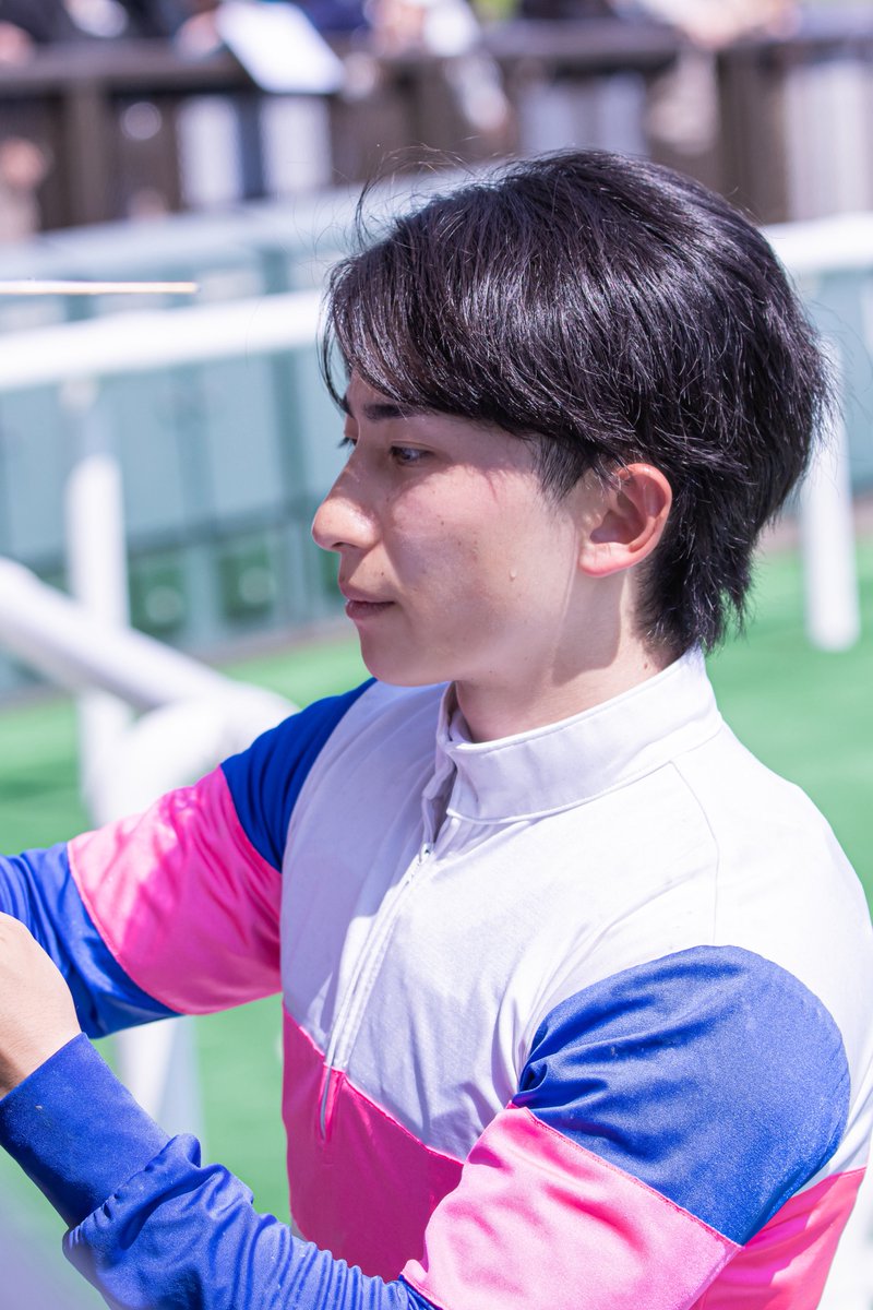 2026.05.02 東京競馬場 サイン中の長浜鴻緒騎手📄५✍ #長浜鴻緒
