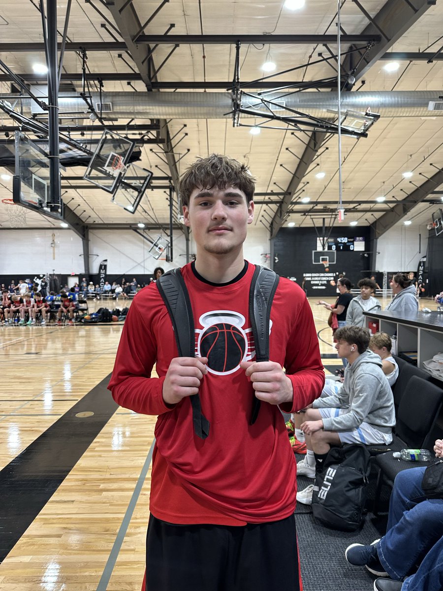 EliotClough's tweet photo. Second Iowa standout of the day at @PrepHoops Brawl for the Ball in Sioux Falls is Saints and @sblpride 16U big, Cooper Schmitt.

Forward that was physical around the hoop, always looking up off of defensive boards to get out in transition, and can step out and shoot it. https://t.co/gOYZNglD8Z