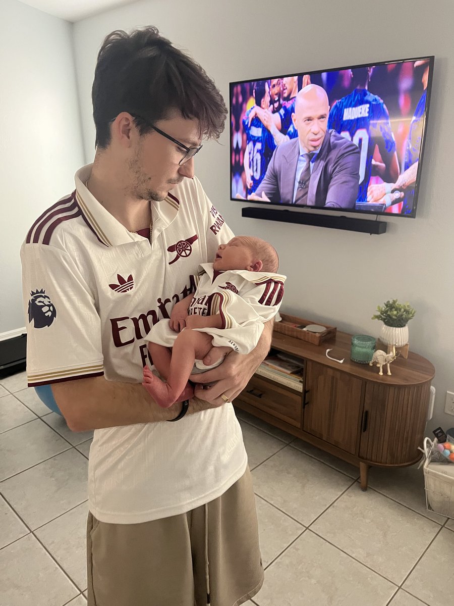 michelbeaute's tweet photo. Ready for action #myPLmorning @NBCSportsSoccer @PLinUSA @arsenalamerica https://t.co/DRCwdr7DrW