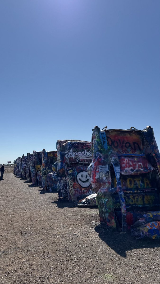 DinolandDan's tweet image. Had to make a slight detour off #Route66 to do some tagging at the Cadillac Ranch 🚗. 

Installed in the ‘70s, hundreds of layers of spray paint stalactites drip down the surface of 10 Caddies, all lined up like a 20th Century Stone Henge.