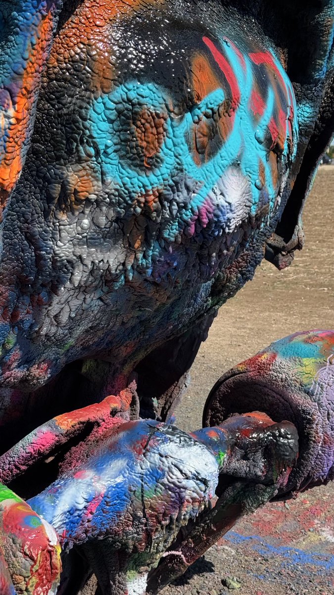 DinolandDan's tweet image. Had to make a slight detour off #Route66 to do some tagging at the Cadillac Ranch 🚗. 

Installed in the ‘70s, hundreds of layers of spray paint stalactites drip down the surface of 10 Caddies, all lined up like a 20th Century Stone Henge.