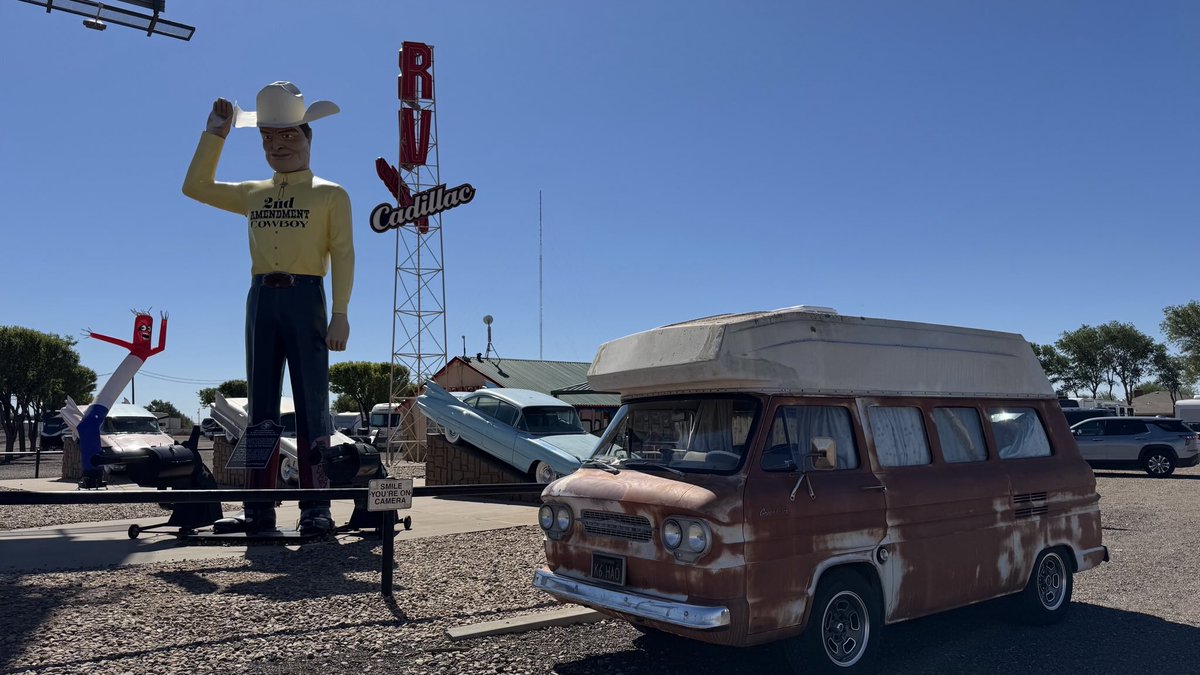 DinolandDan's tweet image. Had to make a slight detour off #Route66 to do some tagging at the Cadillac Ranch 🚗. 

Installed in the ‘70s, hundreds of layers of spray paint stalactites drip down the surface of 10 Caddies, all lined up like a 20th Century Stone Henge.