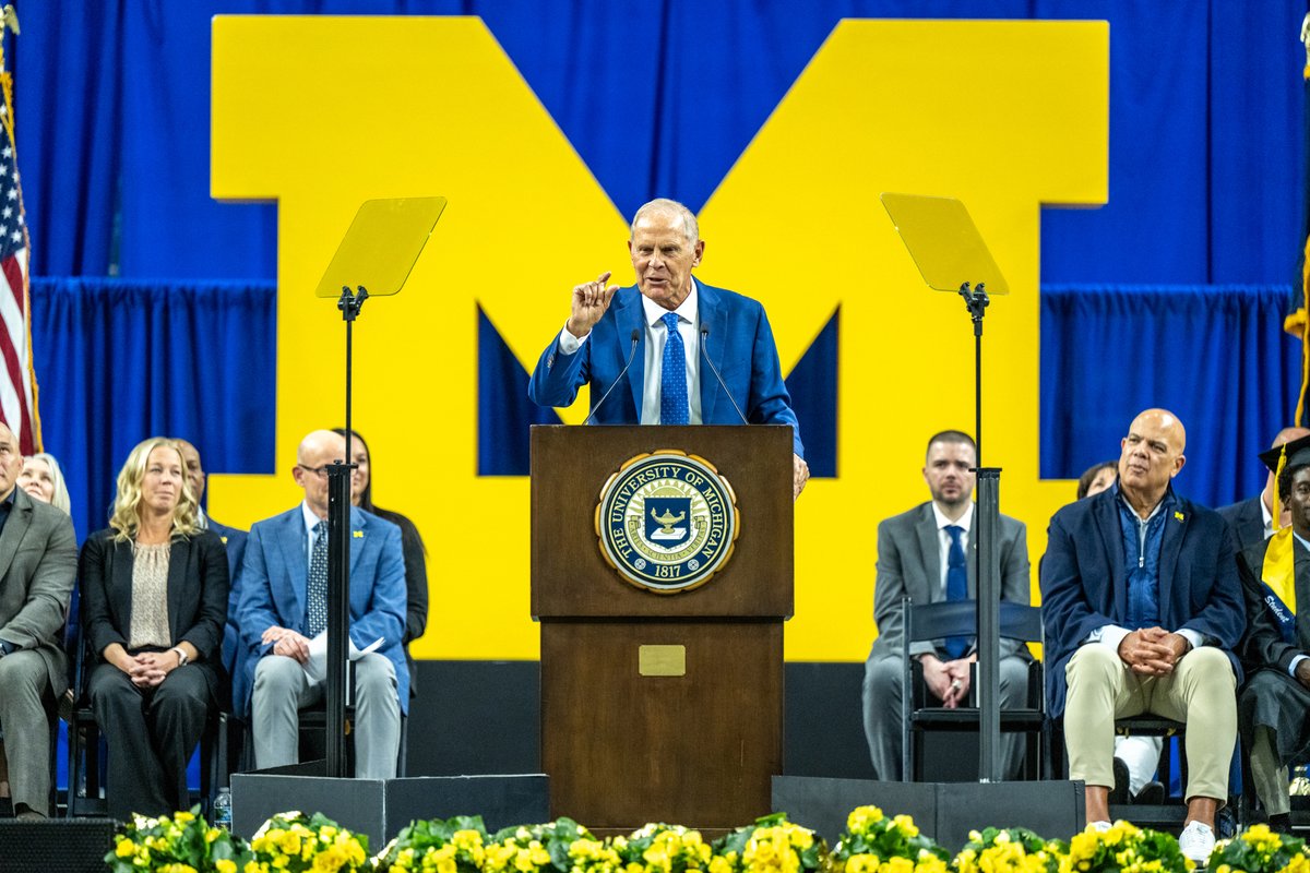 umichbball's tweet image. Celebrating the Class of 2026!
What a journey, what a group. 🎓

#MGoGrad | #GoBlue