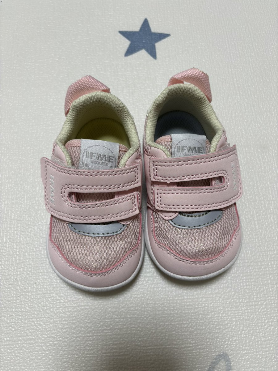 2chan_smile's tweet photo. 子どもの靴を片方無くしました。

2026年5月2日  ソフトバンクVS楽天戦
17時30分頃から19時30分頃に
PayPayドーム、ホークスタウン、マークイズ、マークイズから地行3丁目の交差点を南に1km辺りまでの歩道で落としています。

IFME ピンク 12cm になります。

見かけた方いませんか💦 https://t.co/r2owElKyRh