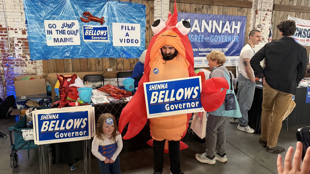 BenKail's tweet image. On top of coffee, juice, soda &amp;amp; cocktails, the twin bars at the @MaineDems convention in Portland features signature drinks including the Berry Blue Ballot, Republican Tears &amp;amp; the Chellie Pingreen @chelliepingree #MEPolitics