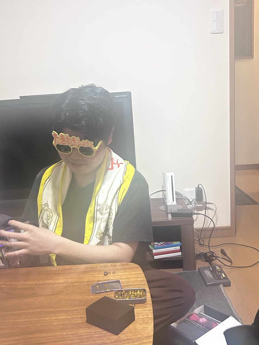 8h1230's tweet photo. 変態おじさん登場 https://t.co/Xw0eh3haJa
