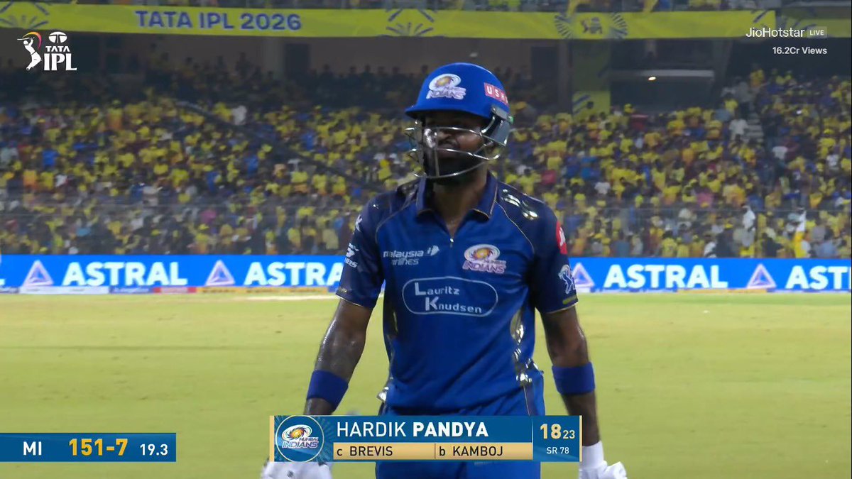 RohitFanForLife's tweet photo. Hardik Pandya’s numbers since his comeback to Mumbai Indians:

Matches Played: 37

Batting 🏏
Runs Scored: 568
0 fifties
SR : 152

Bowling 🎾
Runs Conceded: 958
Eco: 11
Wickets: 29

Captaincy 🧢
Won: 15
Lost: 21*
Win %: 40

i.e., he has conceded 2 runs for every 1 run scored 🤡 https://t.co/3AnhSha2l3