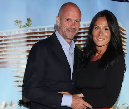 SOLO EN URUGUAY UN SOCIO DE EPSTEIN Y CON SU MUJER ACUSADA DE FAVORECER LA PROSTITUCIÓN ADOPTAN UN NIÑO
cronicasdeleste.com.uy/Noticias/cipri…