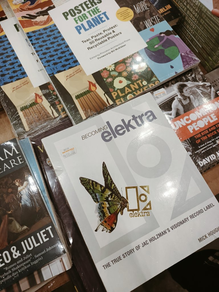 bienanon's tweet photo. oh to become electra https://t.co/u00Ck3HBad