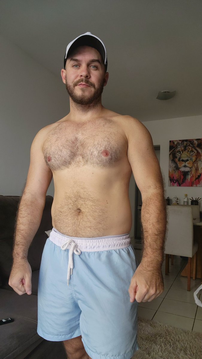 Tenho postado fotos da academia pq to começando a me achar um gostoso. 
Peguem leve comigo, pois eu tinha uma rotina que não dava pra me exercitar, entao agora que tenho rotina saudável, to indo aos poucos. Não estou deixando de viver, mas me exercitando. Isso é  valido