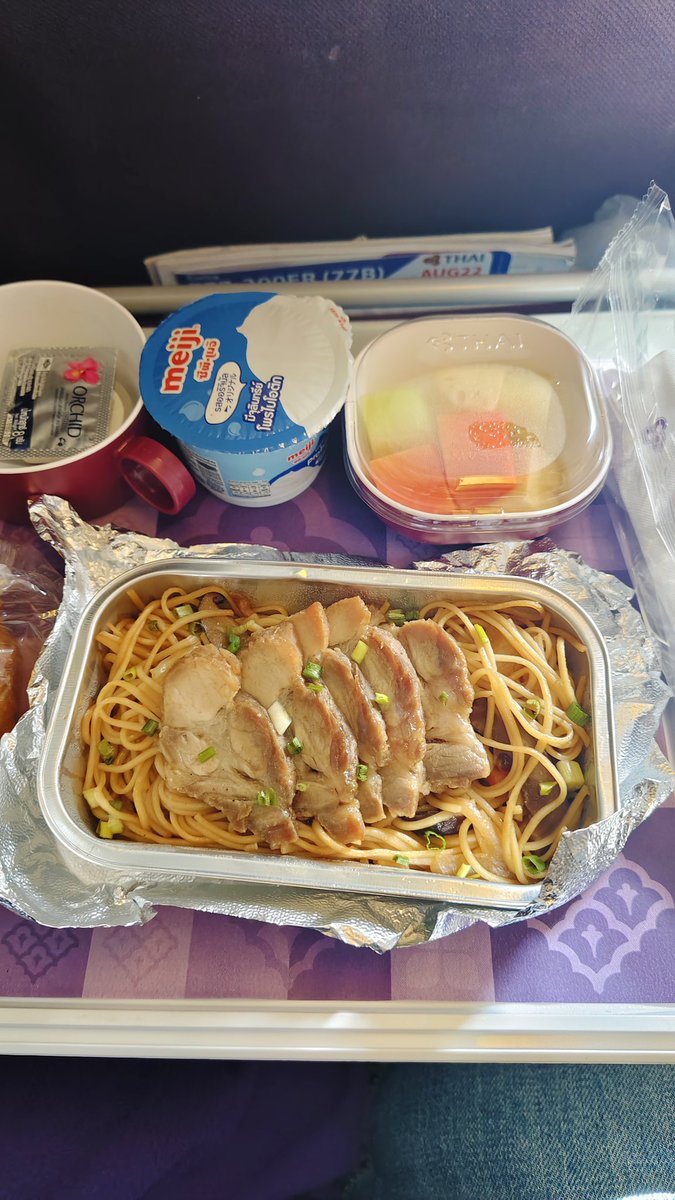 smooth as silk ✈️ 3 seats for yourself, nice view, and flavorful dish ✅