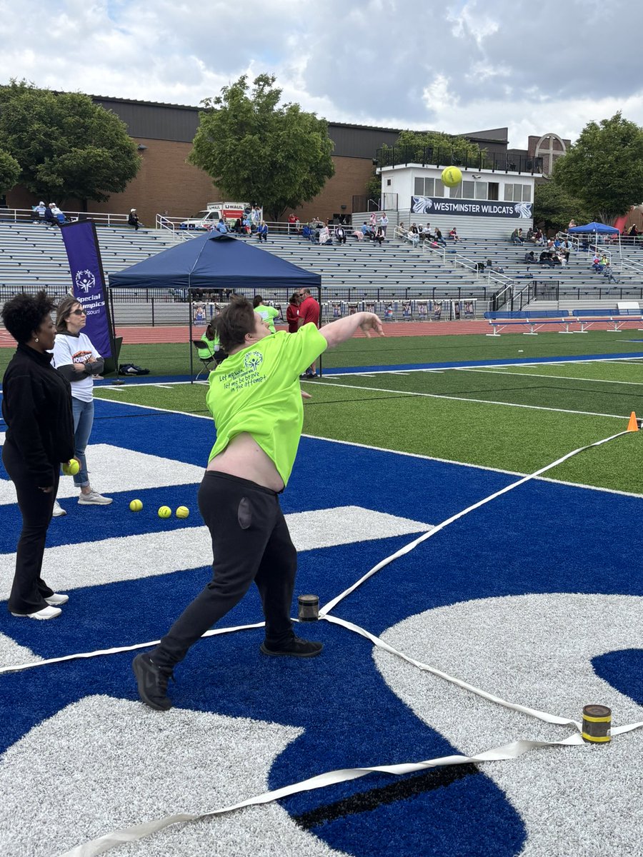 CoachJohnsonWMS's tweet photo. Wentzville athletes are crushing it at the area track meet! https://t.co/ReajWEnnGL