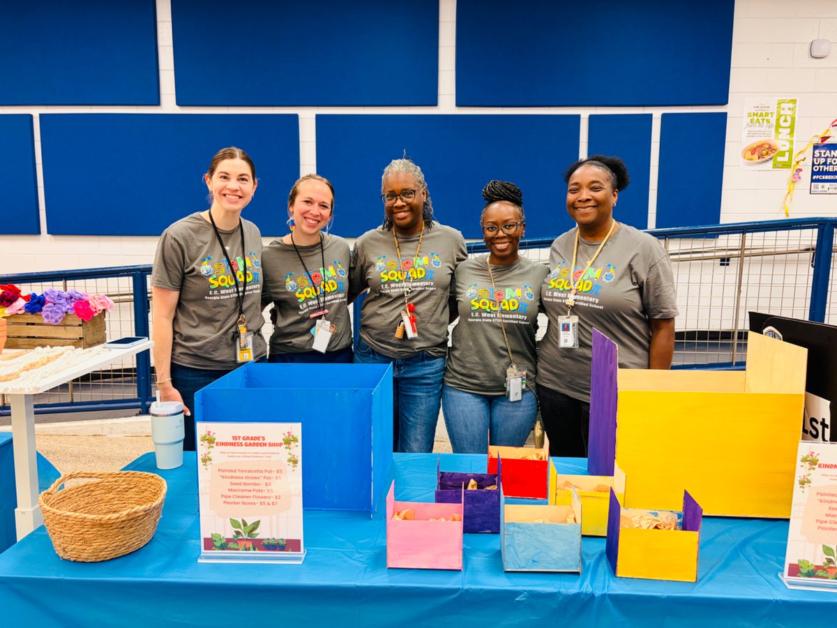 SheaNix3's tweet photo. @ecwestwildcats first ever Wildcat Market was a blast! We had an amazing turn out, positive vibes from everyone, and First Grade’s Garden Shop was a huge success! I am proud of my class’ product - hanging planters and pipe cleaners that they made themselves! We even sold out! https://t.co/UQCpwSdMZx