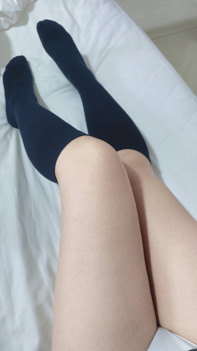 faye61's tweet photo. 挚爱小腿袜 https://t.co/edbcygo2aI