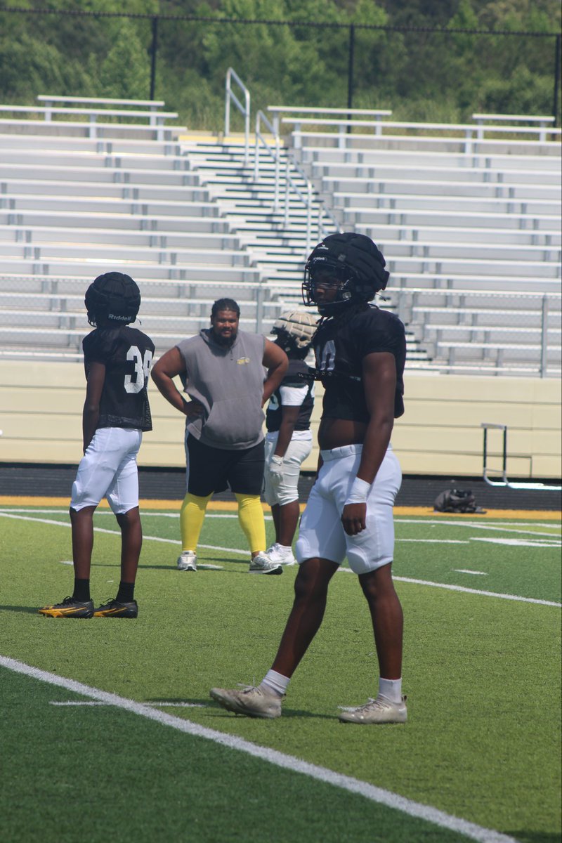 Denimtreywil's tweet photo. Spring ball day 4 down🕦🕦
#classof27
#16yo
#recruit
#BLACKHATFOOTBALL https://t.co/Bb3kx5tKur