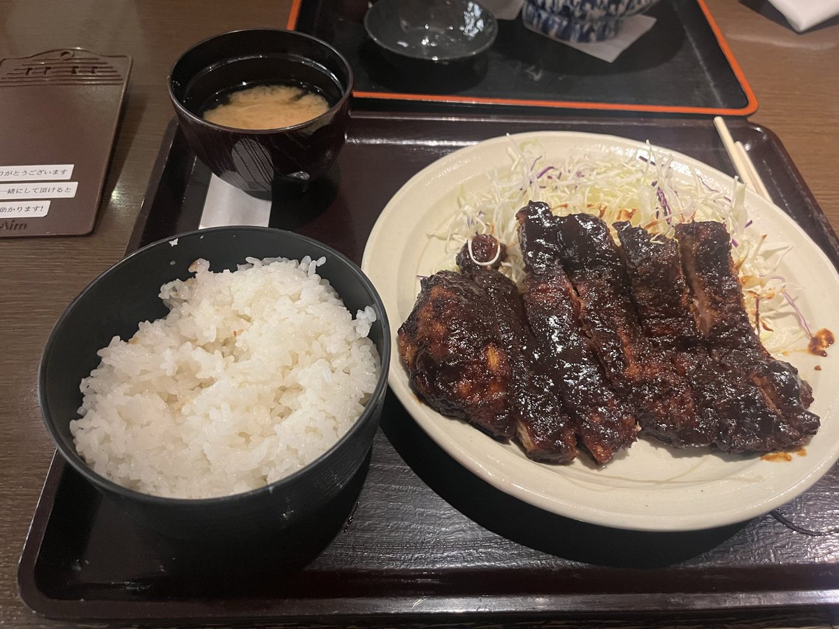 やす tweet media