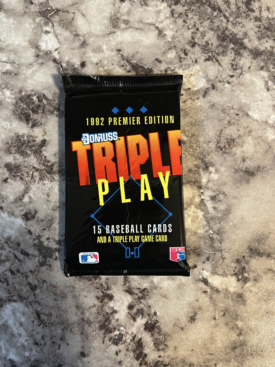 APackADay2024's tweet image. 1992 Donruss Triple play.  Phillies Lenny Dykstra, Red Sox Mike Greenwell, The famous Chicken, Astros Craig Biggio, Athletics Dave Stewart.  #forthefaithful #BaseballTwitter #baseballcards #MetsWin #MnTwins #Cubs