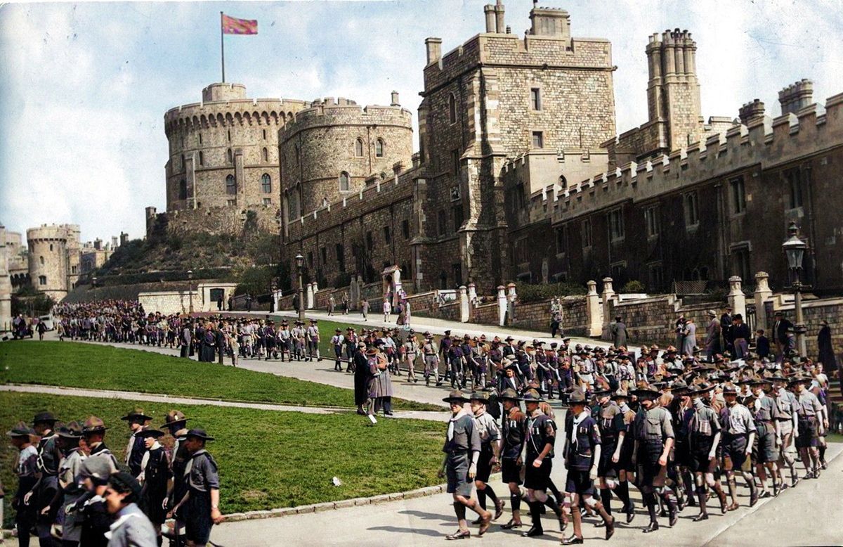 englandincolour's tweet photo. The St George's Day Parade at Windsor Castle in 1934. https://t.co/lxwbSi1mRA