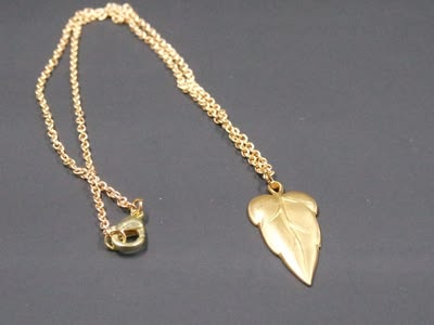 deepingcreative's tweet photo. Hurry! Limited stock available. Simple Brass Nature Leaf Teardrop Pendant Gold Oval Chain Necklace Handmade, exclusively priced at $15.00. Don't miss out!
 https://t.co/ypICp6MNu6
#Jewelry #Handmade #Necklace #BrassJewelry #LeafDesign #GoldChain #FashionAccessories #LimitedStock https://t.co/hDnPoGJIPv