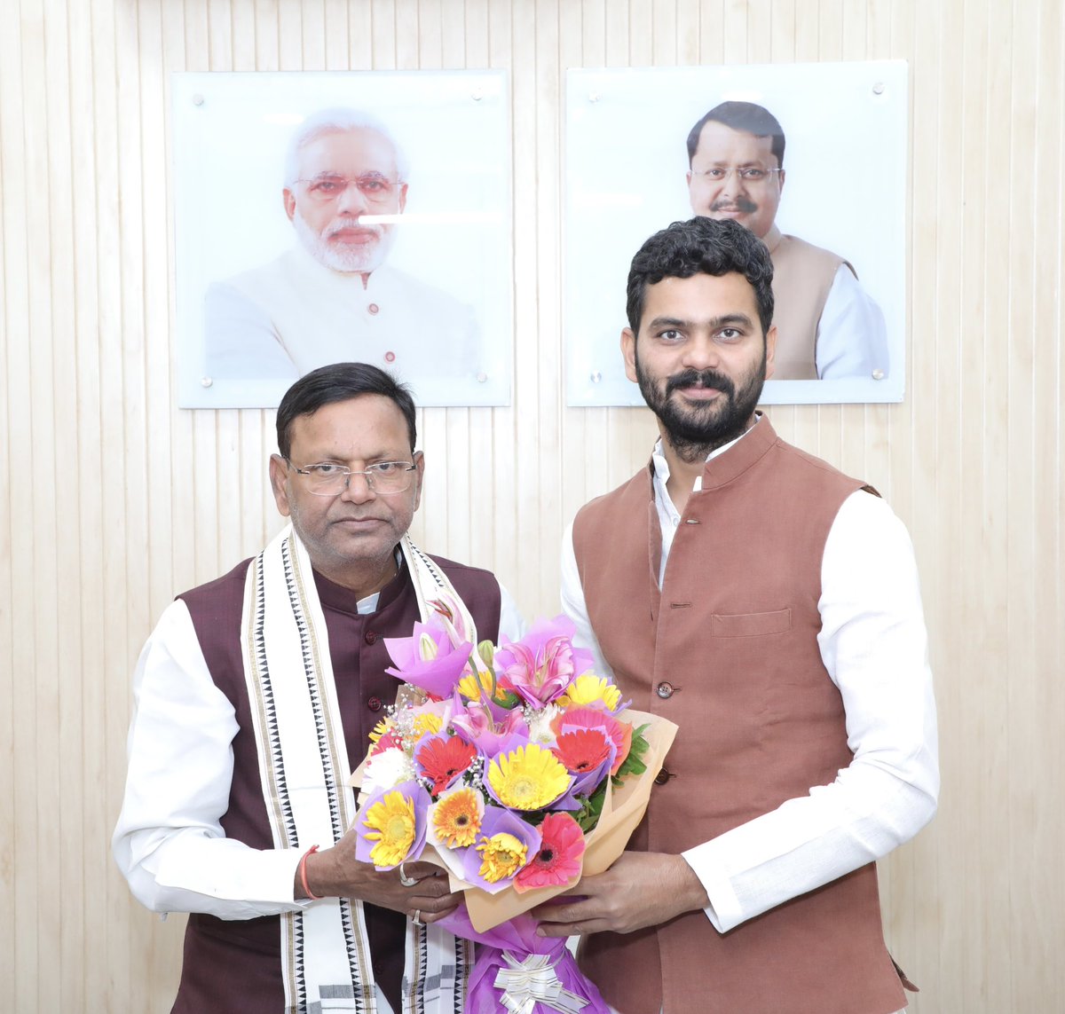 भाजपा प्रदेश कार्यालय पर प्रदेश अध्यक्ष भाजपा एवं वित्त राज्य मंत्री भारत सरकार आदरणीय पंकज चौधरी जी से मुलाक़ात कर आशीर्वाद एवं मार्गदर्शन प्राप्त किया ।
<a href="/mppchaudhary/">Pankaj Chaudhary</a>