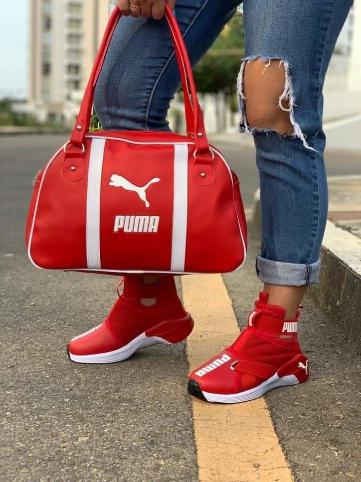 nicksonmwangale's tweet photo. 🎄🎄ukiona mrembo anarock puma huyo si wa pumula ,plus aaah ...akiangusha ataokota🎄🎄 https://t.co/4nkJX4vVQe