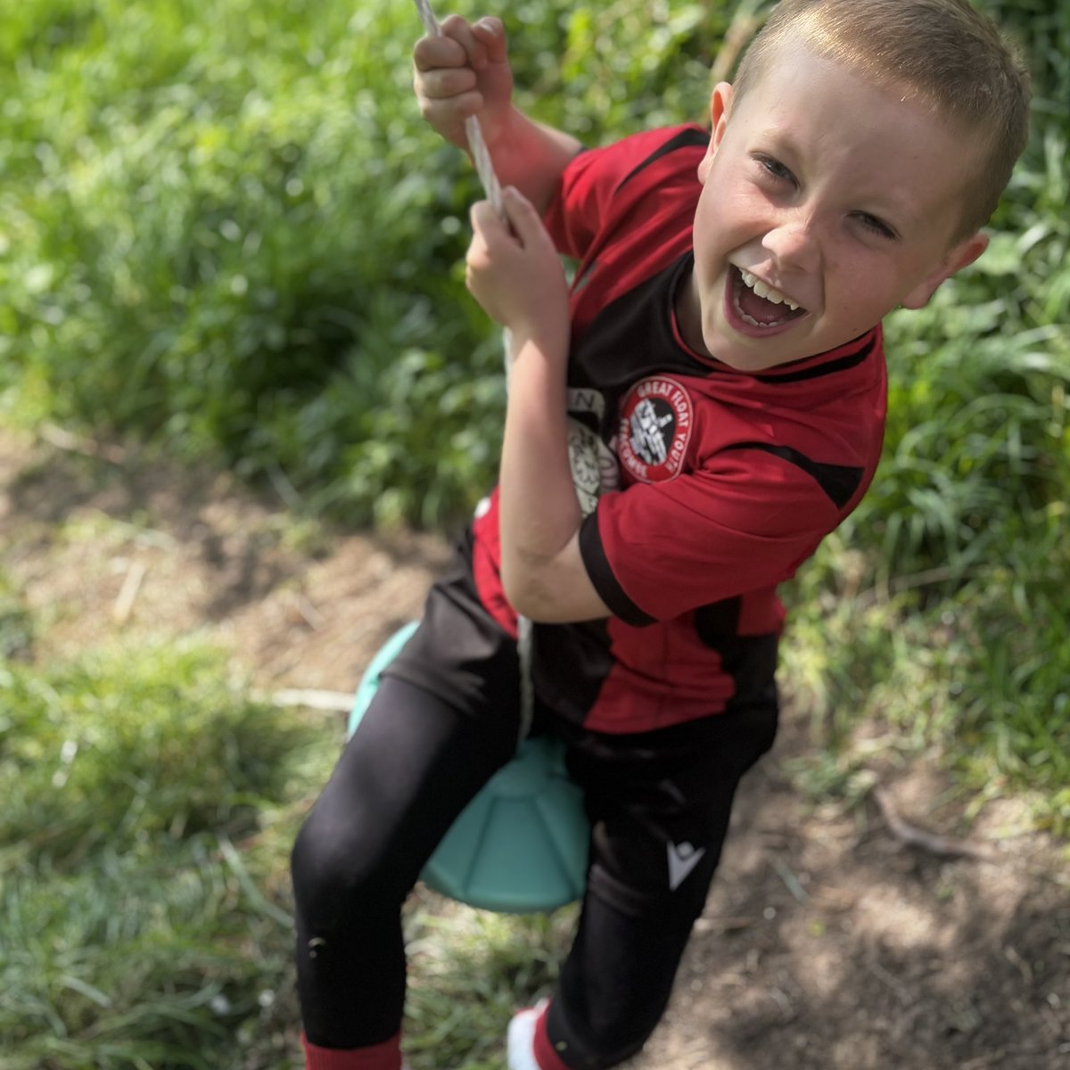 shellhm's tweet photo. The @AldiUK  rope swings are a hit with the kids ❤️❤️❤️ https://t.co/JgQW3iWLtv