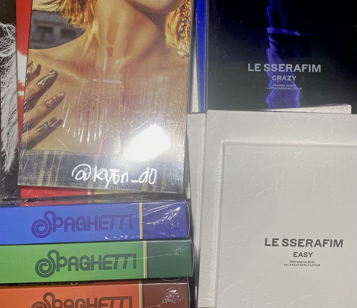 fimversary giveaway — PH only 🇵🇭

rules:
— must be following, rt and like.
— reply any memorable moment as a fearnot or with le sserafim.
— 4 winners, 1 winner for each album set.

ends in 24 hours!