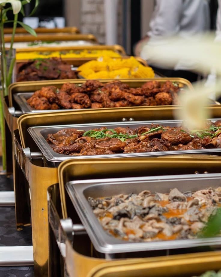 CoppersProm's tweet photo. ᅠ
"Sedangan buat makanan berat, ada tiga macam nasi, bermacam lauk pauk, and most importantly ... Water, juice, and tea, UNLIMITED! ON TAP! Seger banget, kan?"
ᅠ https://t.co/gzL3PhG2pS