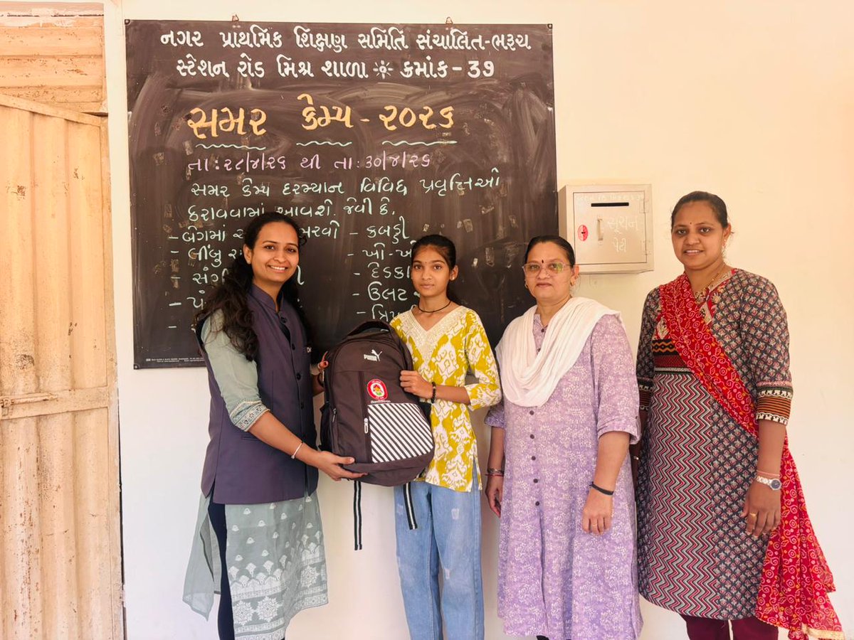 InfoBharuchgog's tweet image. ‘બેટી બચાવો બેટી પઢાવો’ યોજના અંતર્ગત ભરૂચ જિલ્લાની ૧૩ શાળાઓની ૯૦ તેજસ્વી દીકરીઓને શૈક્ષણિક કિટનું વિતરણ કરાયું

@InfoBharuchgog 
@CMOGuj 
@InfoGujarat

#Bharuch
#GujaratGovernment
#infobharuchgog