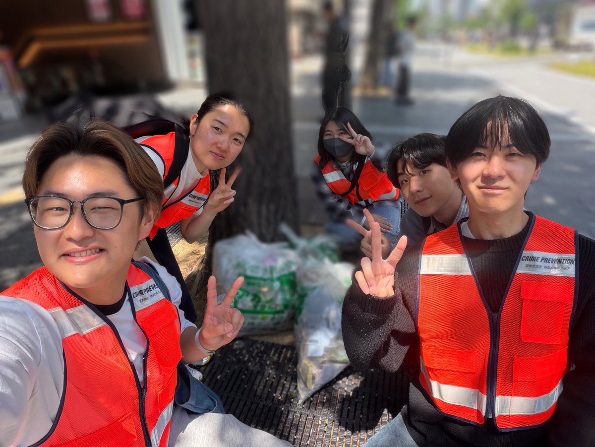 osakamix_'s tweet photo. 5月の清掃活動を行いました🌟
📍難波駅周辺
4月は当日が雨で中止になってしまいましたが、今日は晴天となり清掃活動をする事ができました‼️
興味のある方は是非一度ご連絡ください🙇
 #みっくす  #ボランティア  #清掃活動  #難波駅  #浪速区  #大阪府警察 https://t.co/eKPtPPYnRm