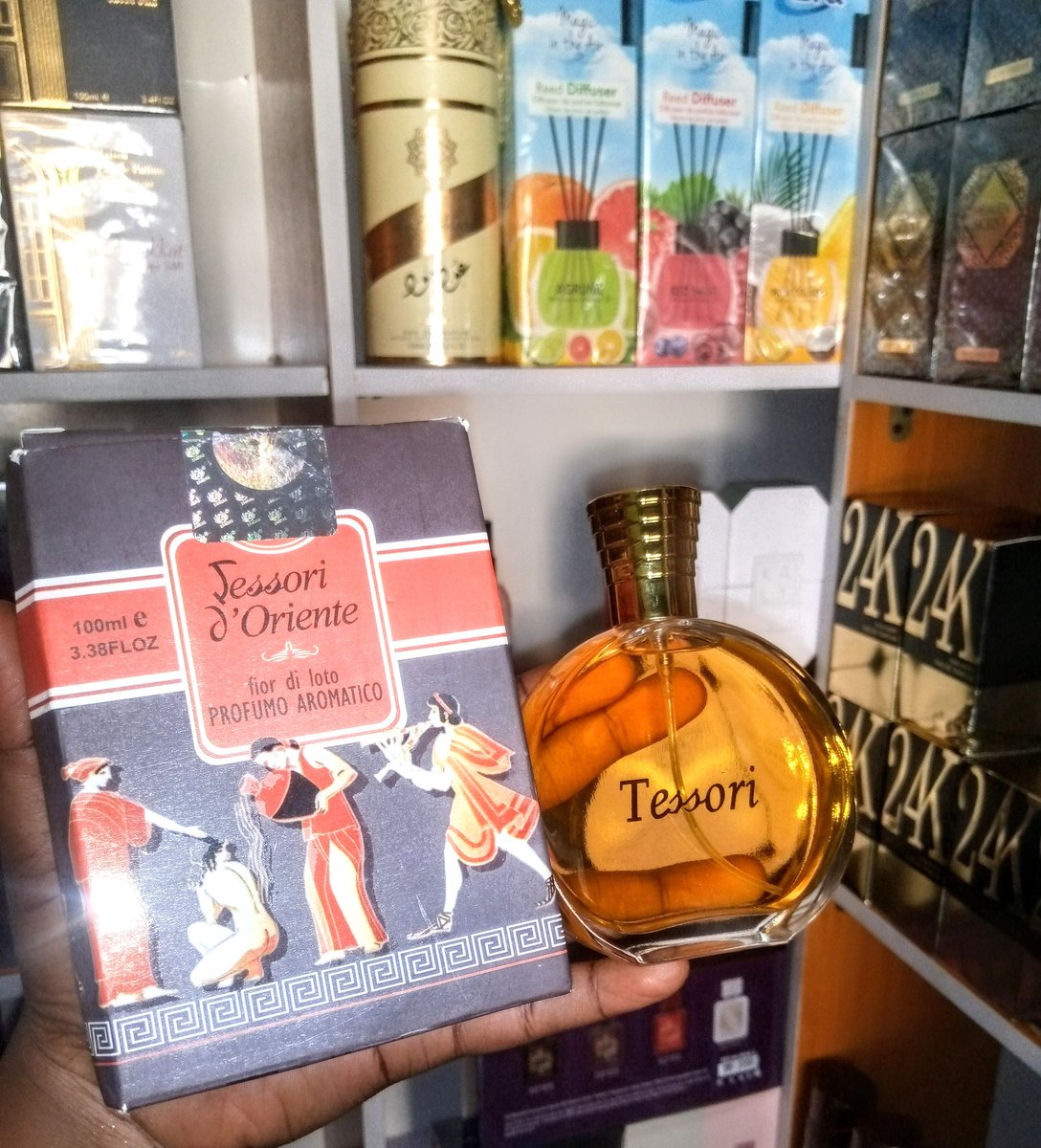 NikkyB_20's tweet photo. Let me bless your TL with 6,000naira perfume that smells so good with good projection and long-lasting fragrance.

PRICE::::: 6,000naira each

Location::: Osogbo 

07081034320 is the number to chat/call to place your order.
@odesanmijamal_ https://t.co/QGLIVWyWp5
