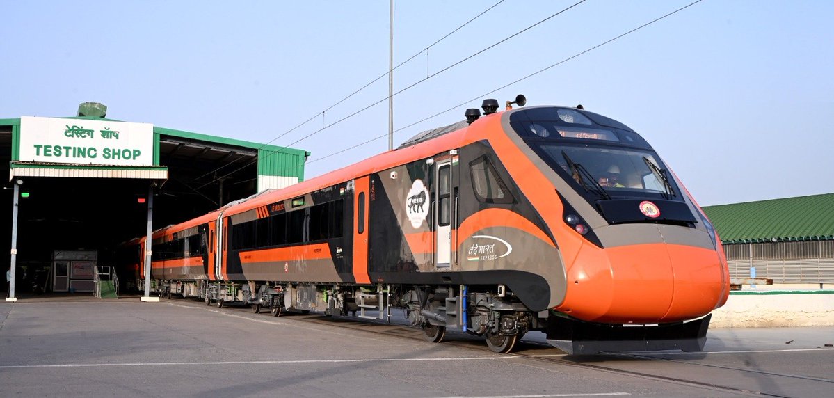 tech_feed2023's tweet image. 🚨 Raebareli marks a milestone as the first Vande Bharat train from Modern Coach Factory rolls out for dynamic testing &amp;amp; field trials. A proud step in India’s high-speed rail innovation journey. 🇮🇳🚆

#VandeBharat #MakeInIndia #Railways #Raebareli #Innovation